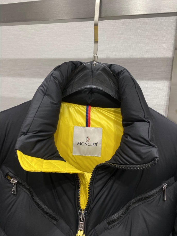 MONCLER Short Down Black Coat – MC147