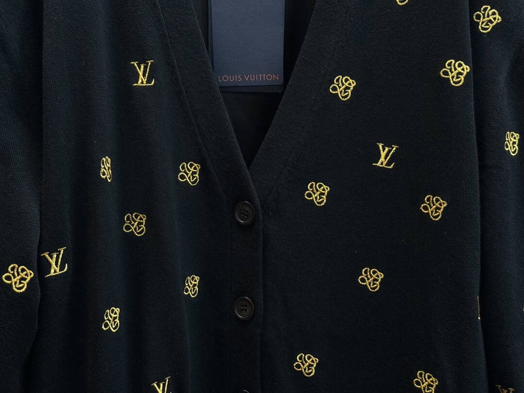 Louis Vuitton ‘LV’ Black Coat – LVC048