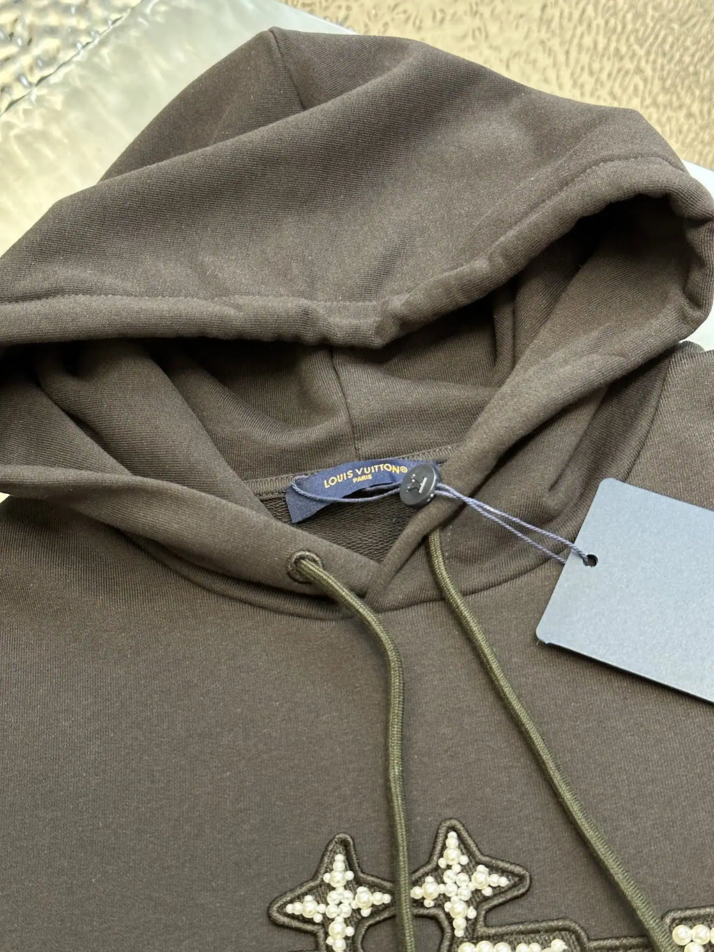 LOUIS VUITTON DAMIER PULLOVER WITH PEARL SIGNATURE – LVC052