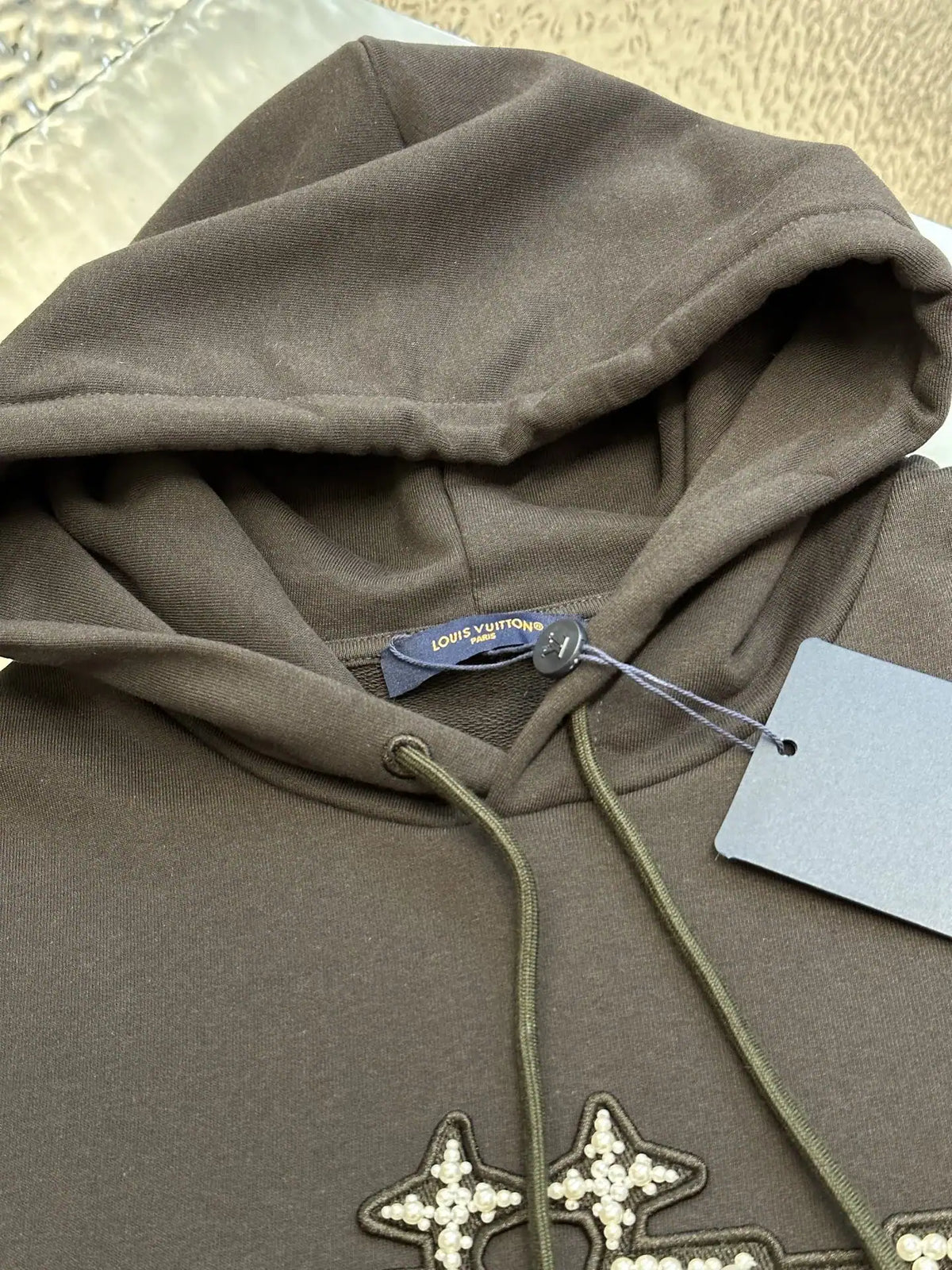LOUIS VUITTON DAMIER PULLOVER WITH PEARL SIGNATURE – LVC052