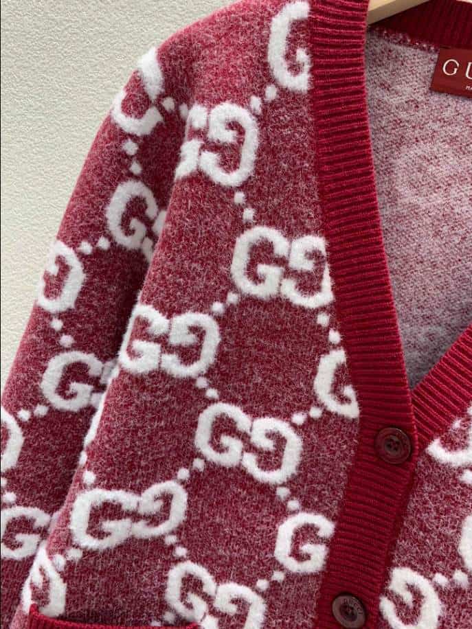 GUCCI Stitch Red V-neck Knitwear – GCK058