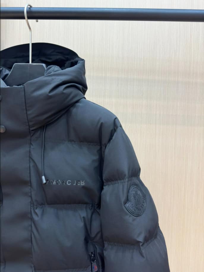 MONCLER Puff Black Hooded Coat – MC142
