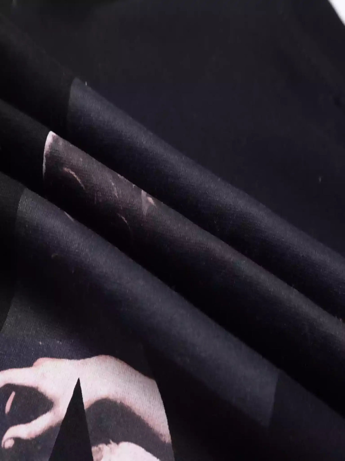 OFF-WHITE Caravaggio Arrow Short Sleeve Tee in Black & Multi – OWS003