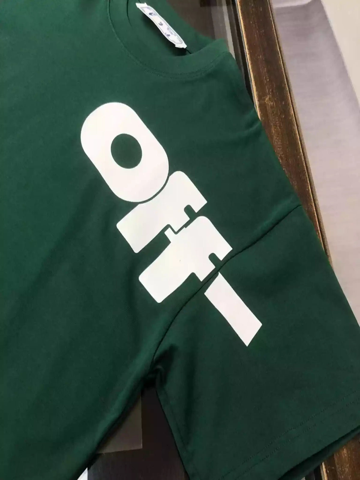 GREEN TYPE GRAPHIC S/S T-SHIRT IN GREEN – OWS040