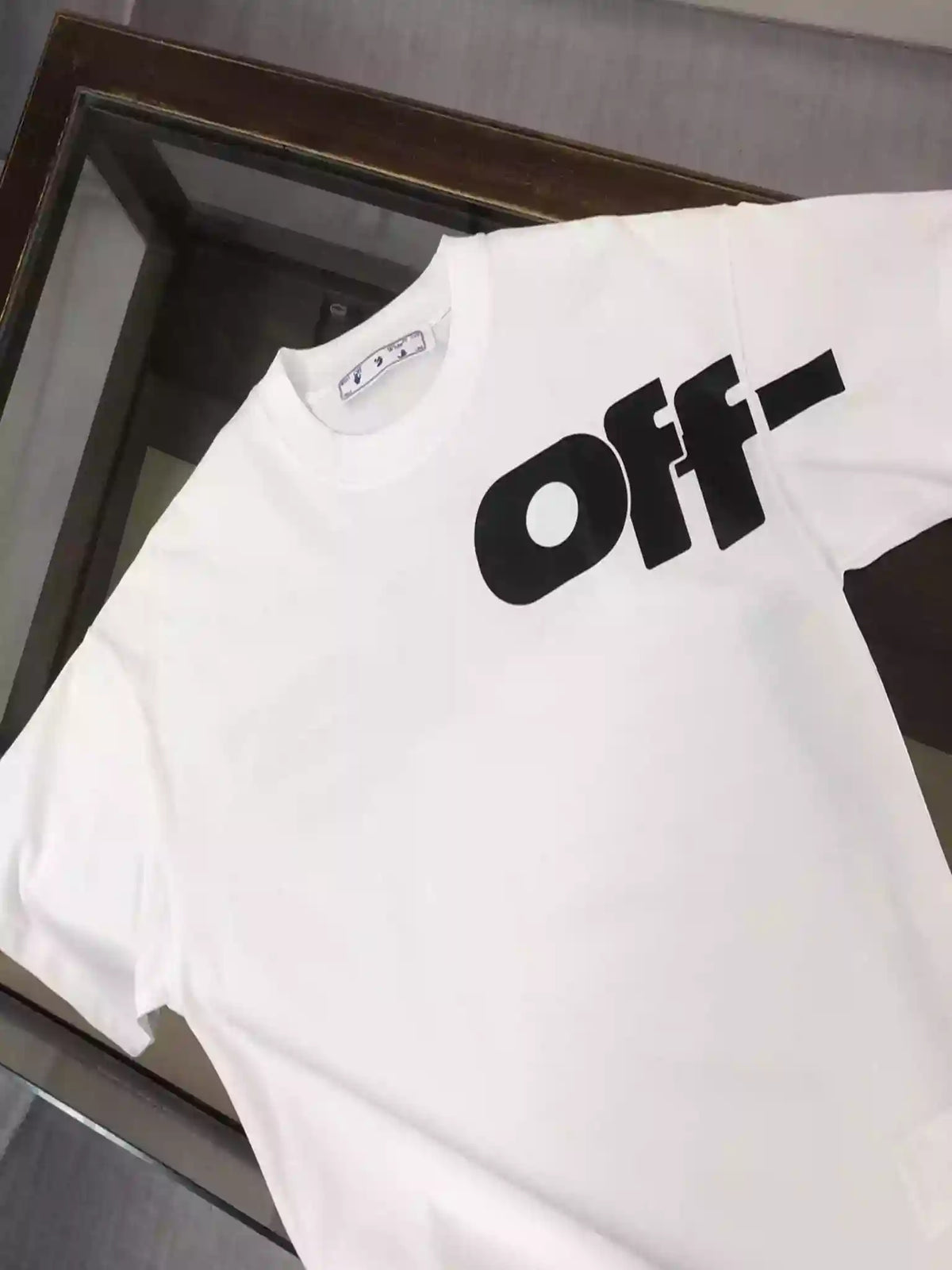 WHITE TYPE GRAPHIC S/S T-SHIRT IN WHITE – OWS041