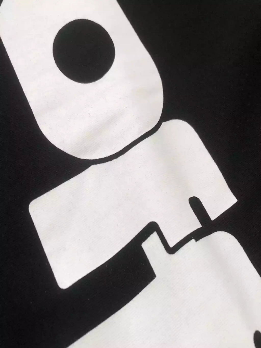 BLACK TYPE GRAPHIC S/S T-SHIRT IN BLACK – OWS042