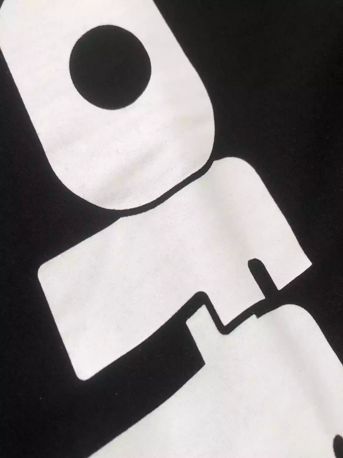 BLACK TYPE GRAPHIC S/S T-SHIRT IN BLACK – OWS042
