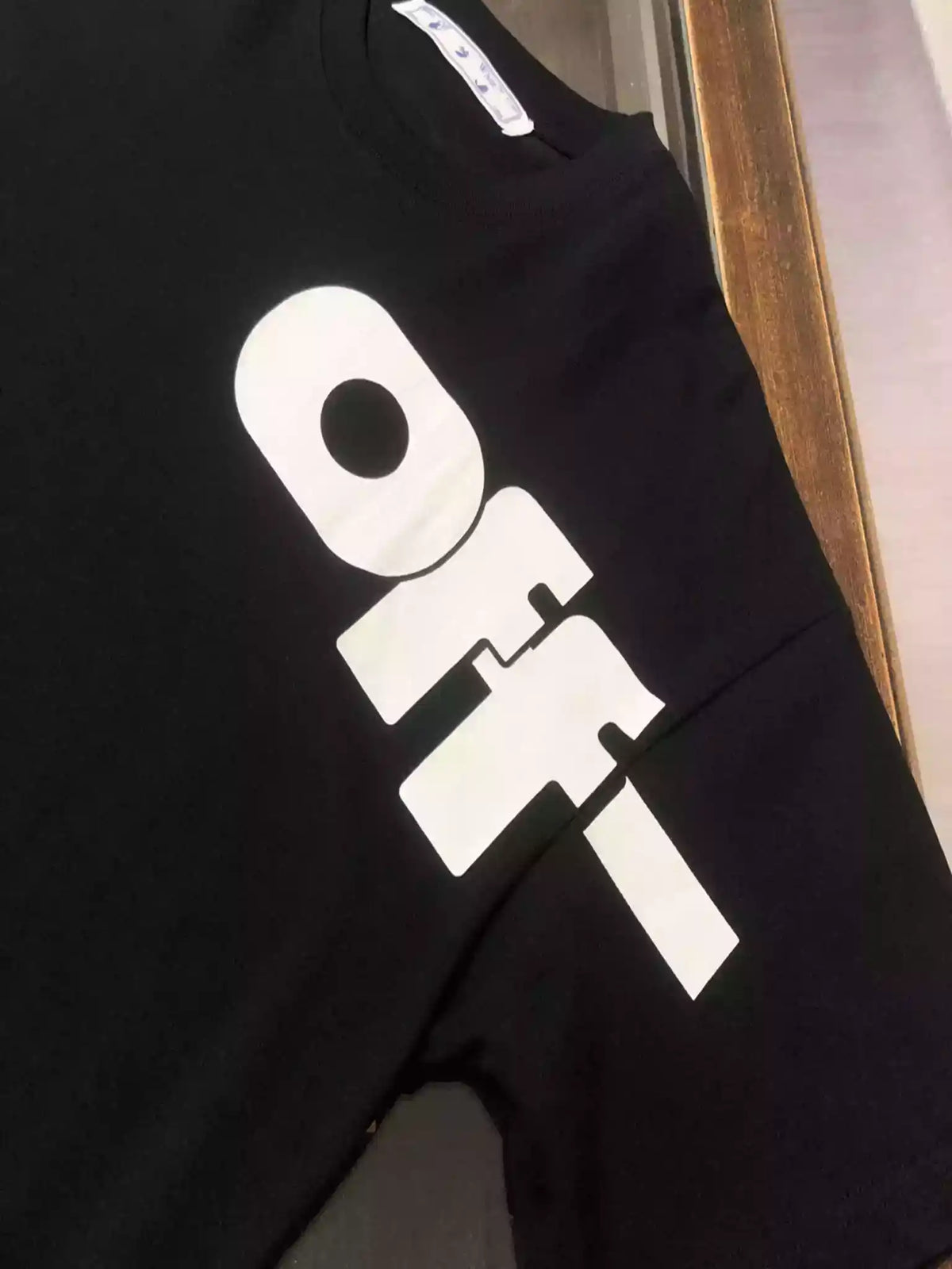 BLACK TYPE GRAPHIC S/S T-SHIRT IN BLACK – OWS042