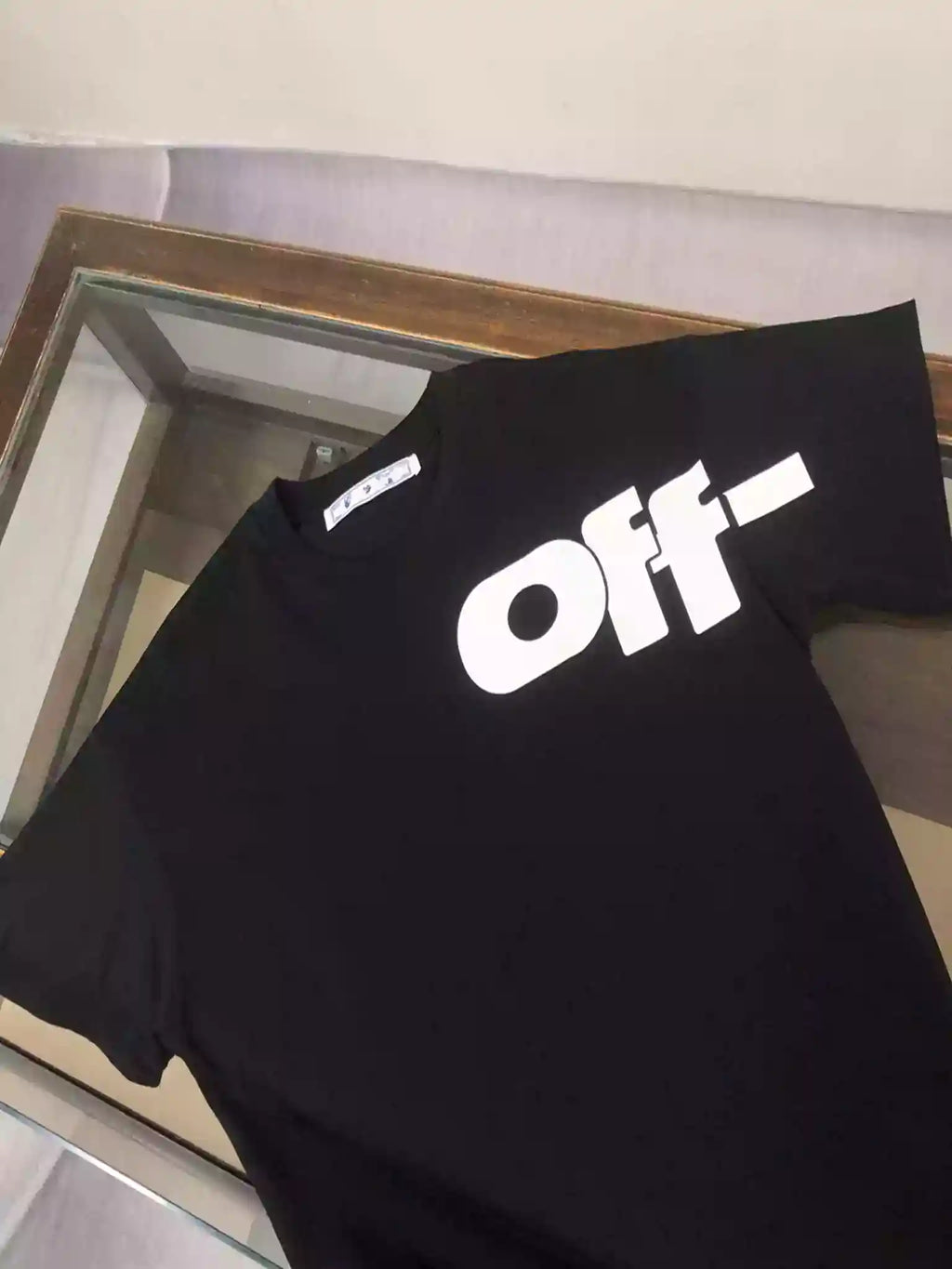 BLACK TYPE GRAPHIC S/S T-SHIRT IN BLACK – OWS042