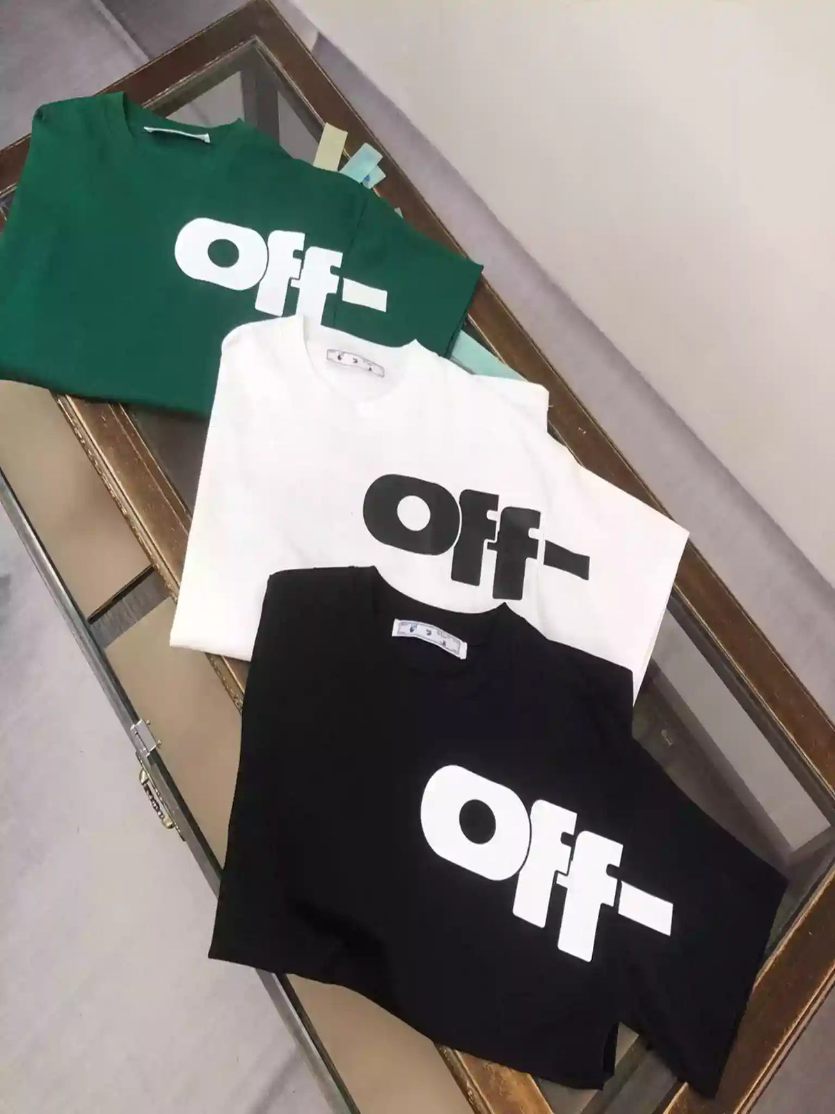 BLACK TYPE GRAPHIC S/S T-SHIRT IN BLACK – OWS042