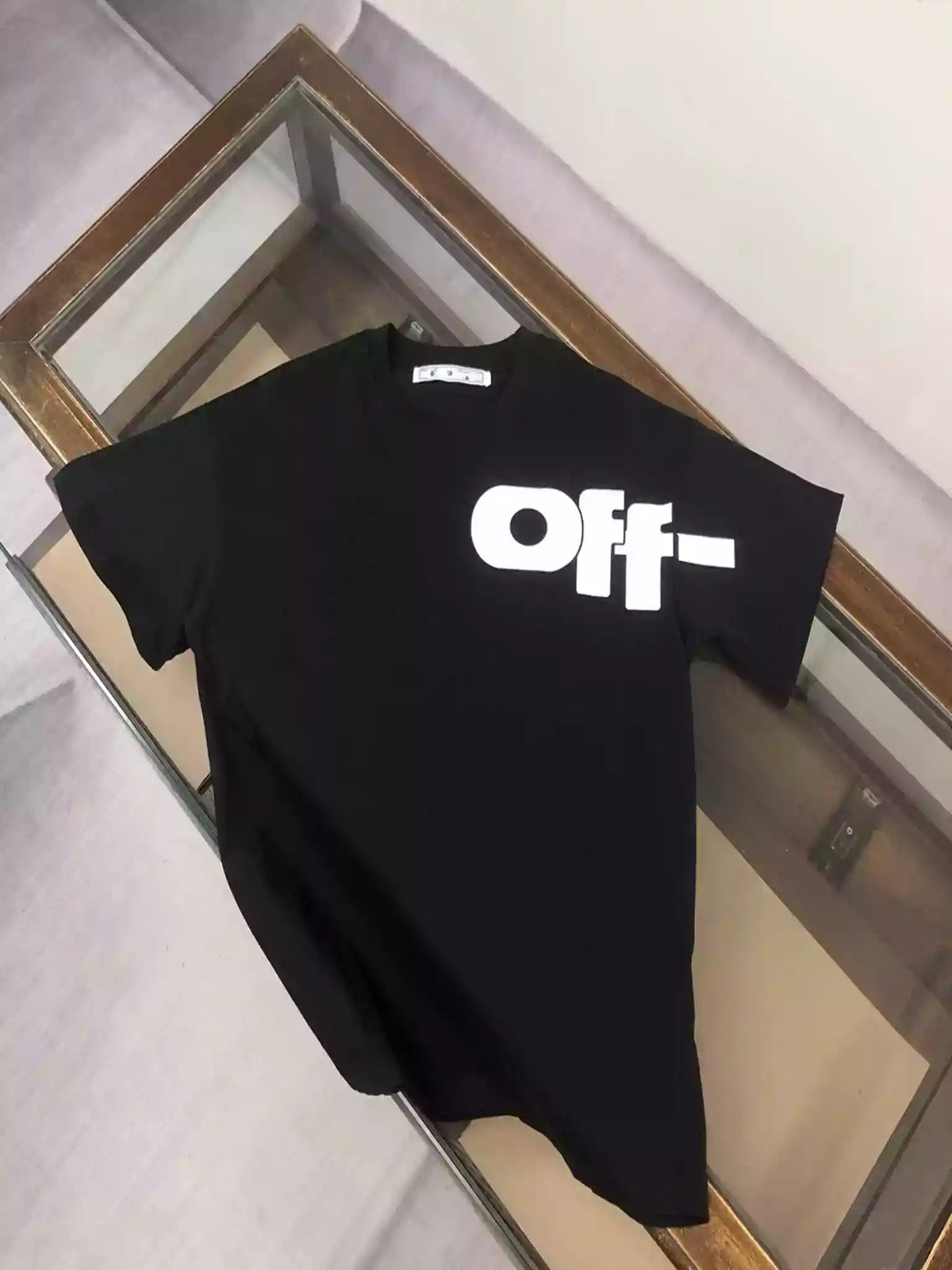 BLACK TYPE GRAPHIC S/S T-SHIRT IN BLACK – OWS042