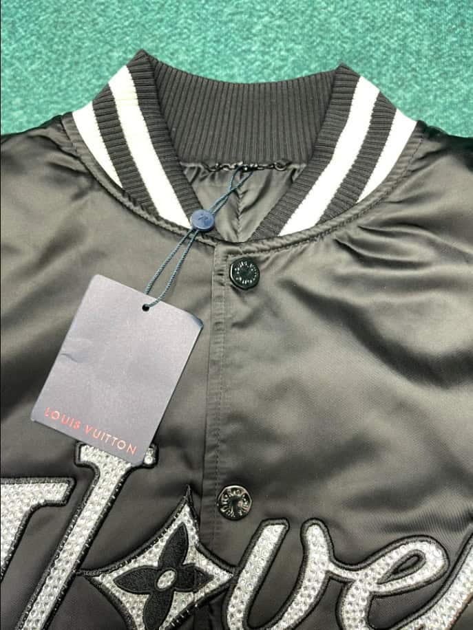 LOUIS VUITTON ‘LV LOVERS’ BLACK COAT – LVC042