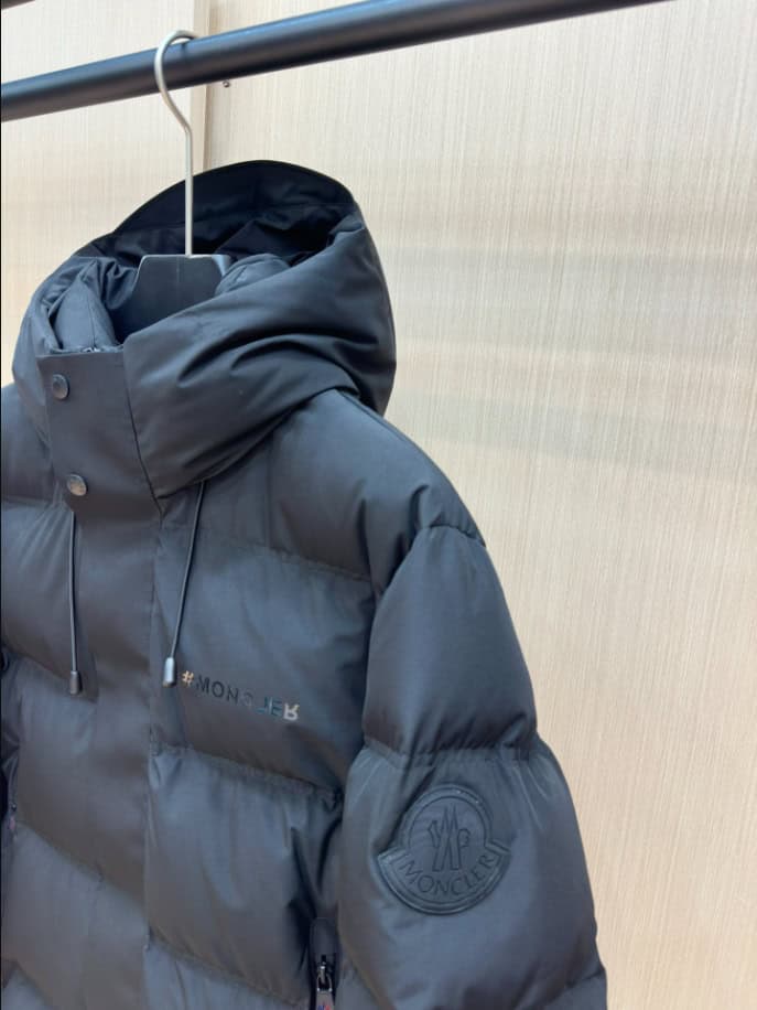 MONCLER Puff Black Hooded Coat – MC142