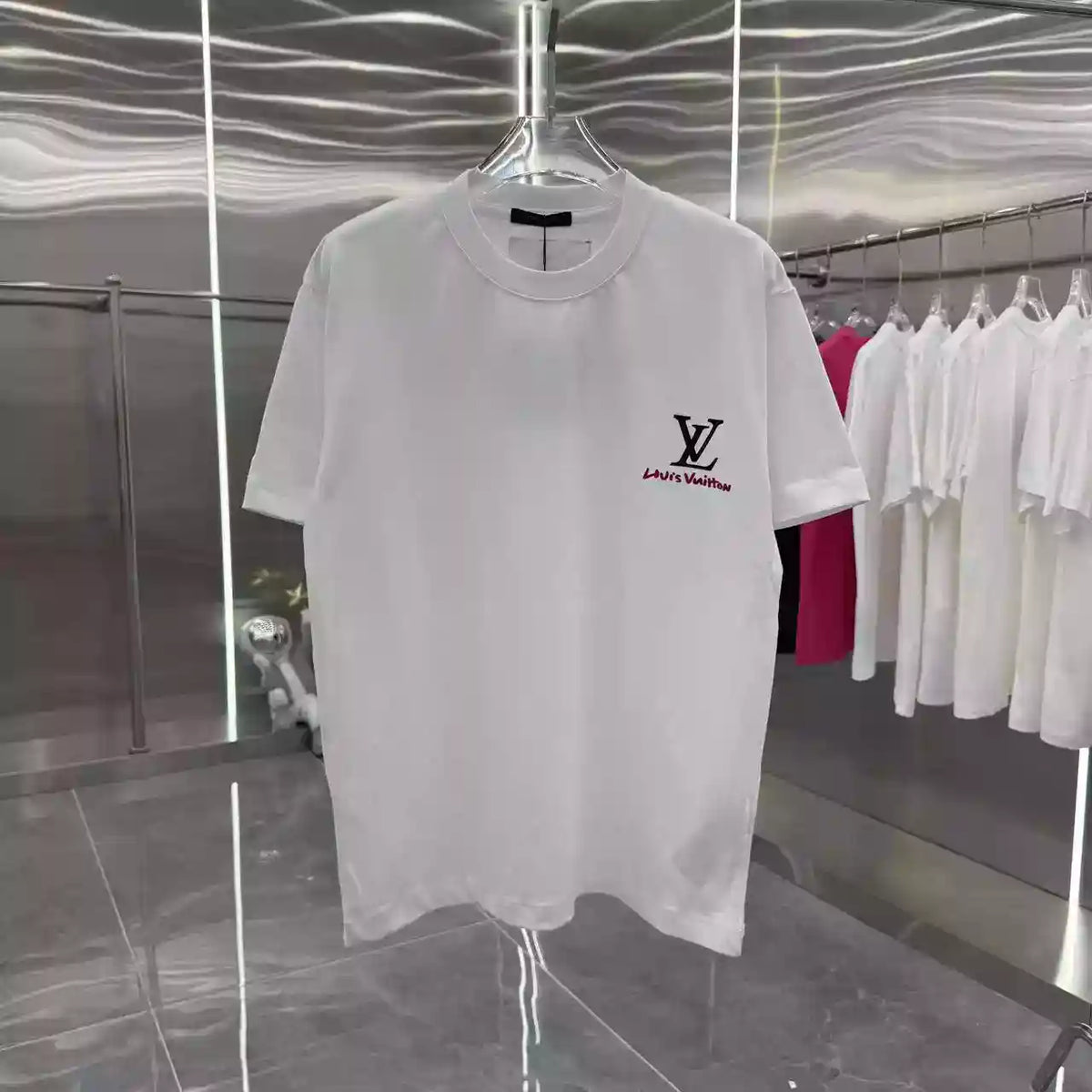 Louis Vuitton White Logo Print T-Shirt  – LVTS084