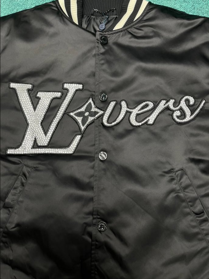 LOUIS VUITTON ‘LV LOVERS’ BLACK COAT – LVC042