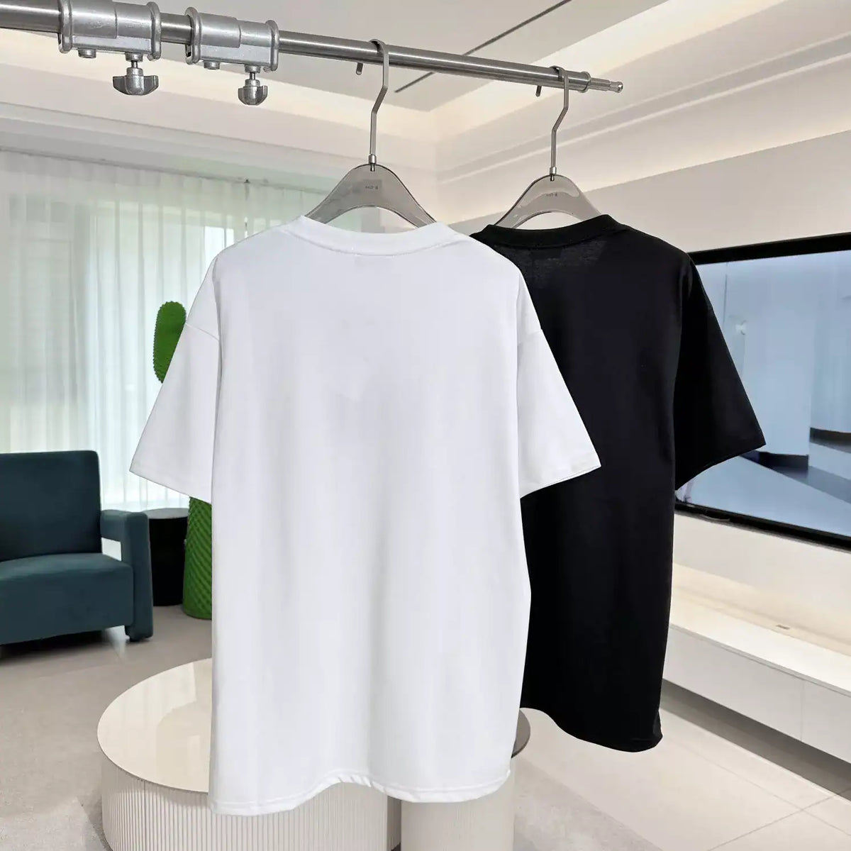DI0R EMBROIDERED LOGO TSHIRT IN WHITE – DOT052