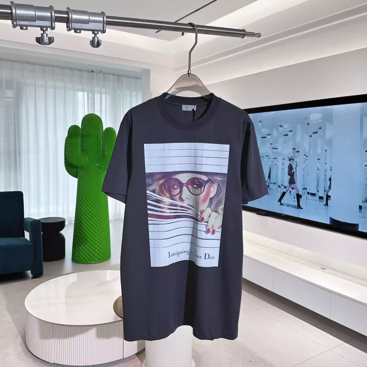 DIOR HERITAGE PRINTED T-SHIRT, REGULAR FIT BLACK COTTON JERSEY – DOT036