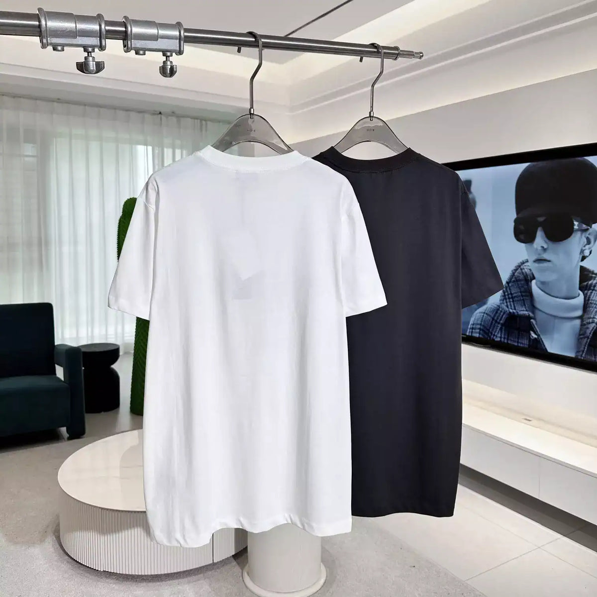 DIOR HERITAGE PRINTED T-SHIRT, REGULAR FIT WHITE STONEWASHED COTTON JERSEY – DOT037