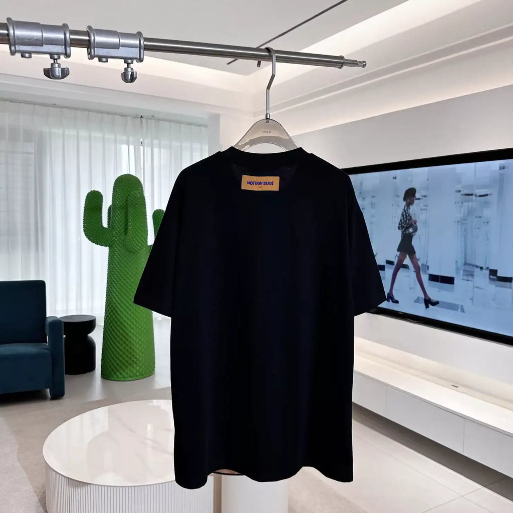 EMBROIDERED SIGNATURE COTTON T-SHIRT IN BLACK – LVTS121