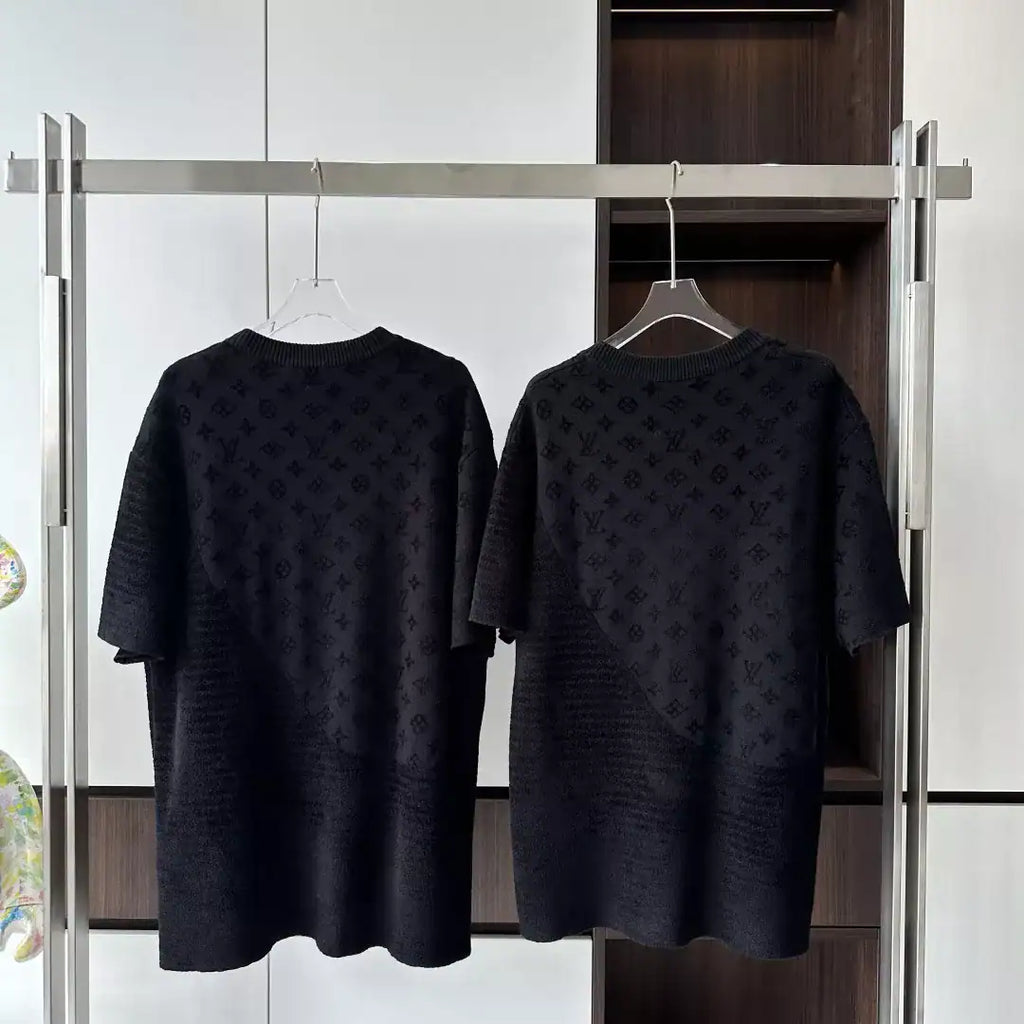 GRAPHIC JACQUARD SHORT-SLEEVED CREWNECK – LVTS125