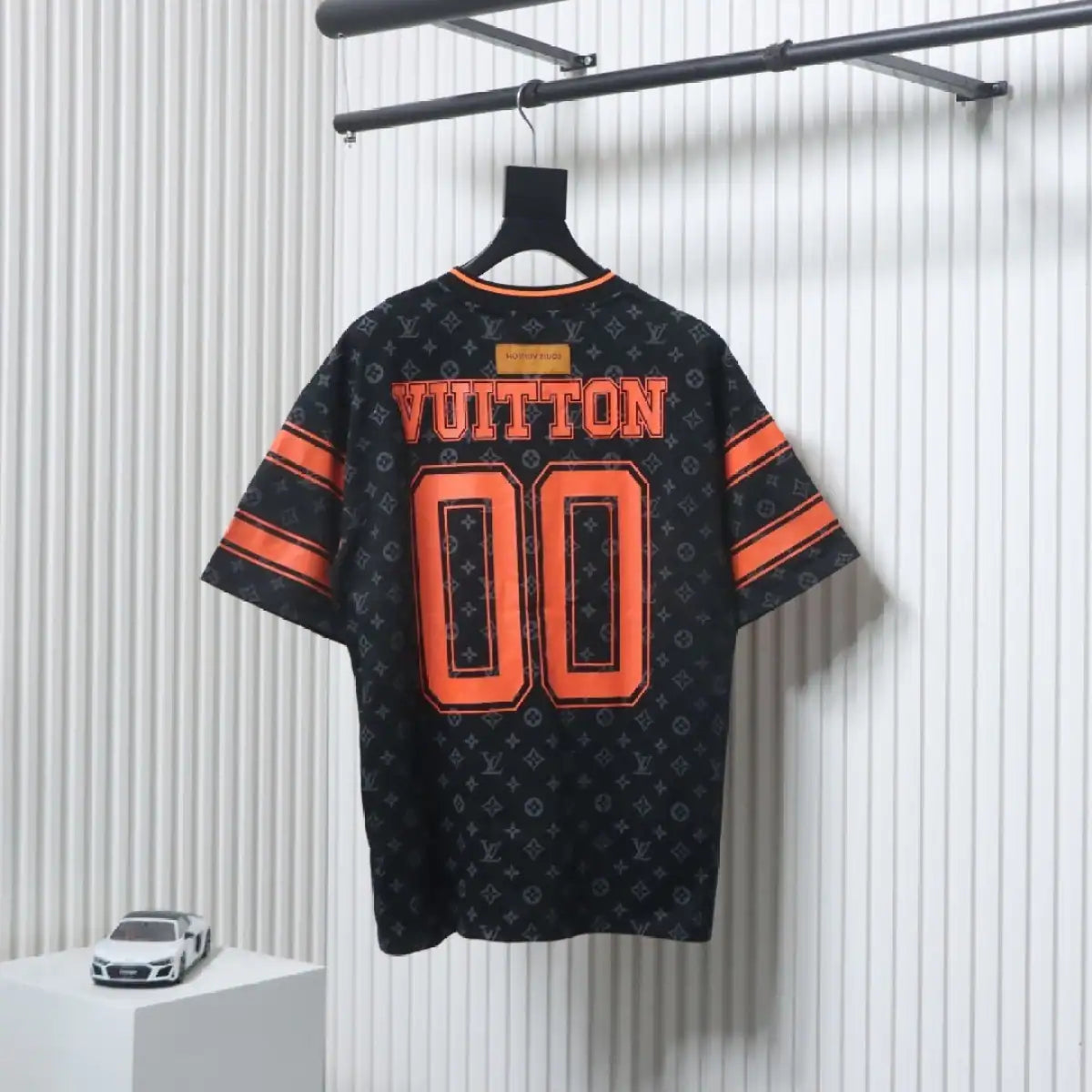 LOUIS VUITTON 25SS 00 ORANGE LETTERING PRINTED T-SHIRT – LVTS185