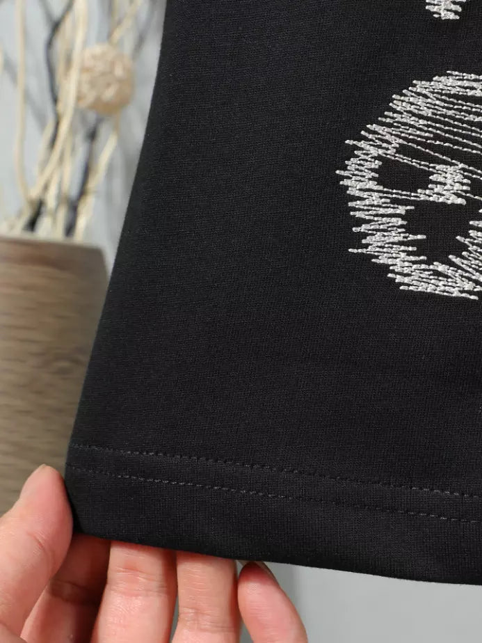 LOUIS VUITTON EMBROIDERED SIGNATURE T-SHIRT – LVTS238