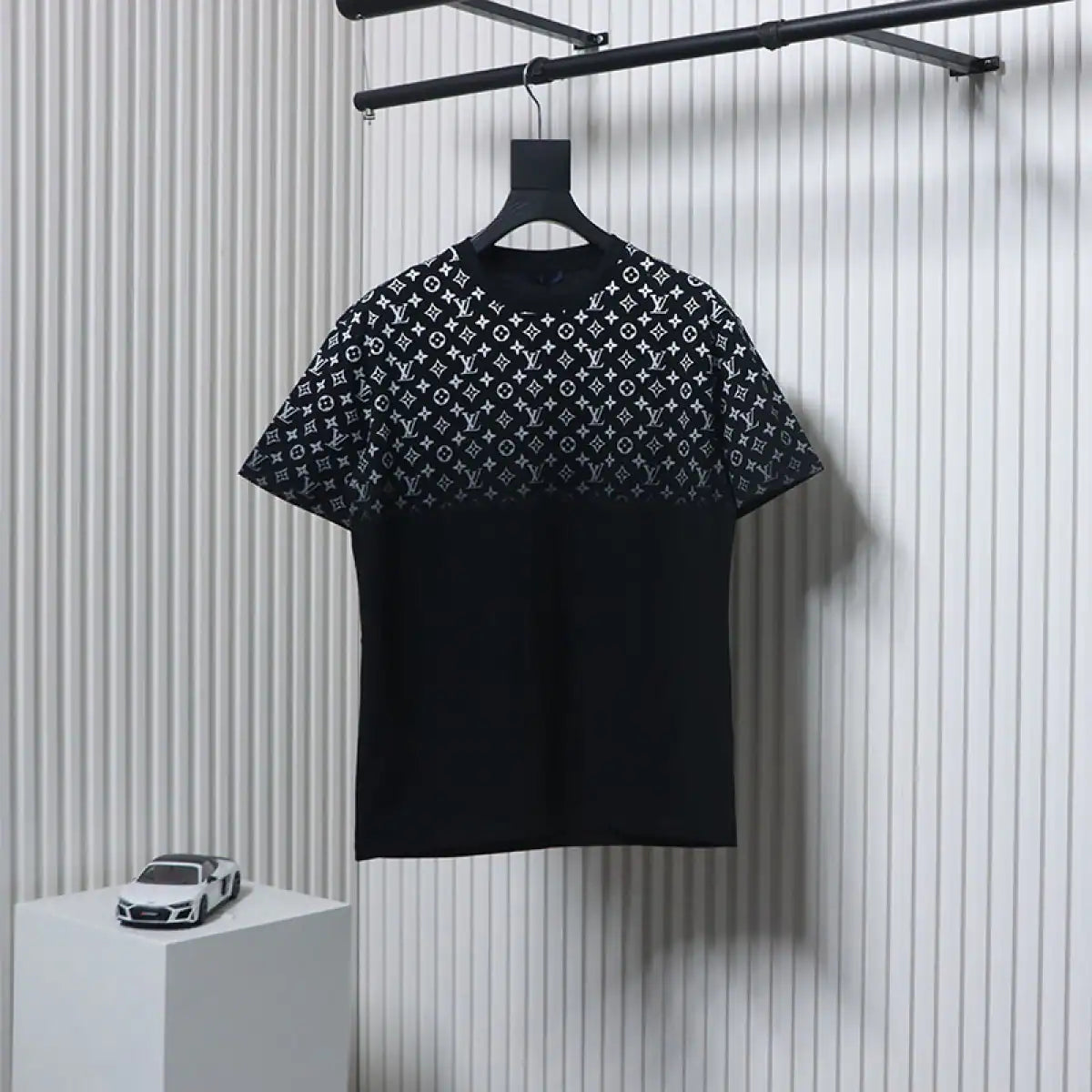 LOUIS VUITTON GRADIENT COTTON T-SHIRT BLACK/WHITE – LVTS188