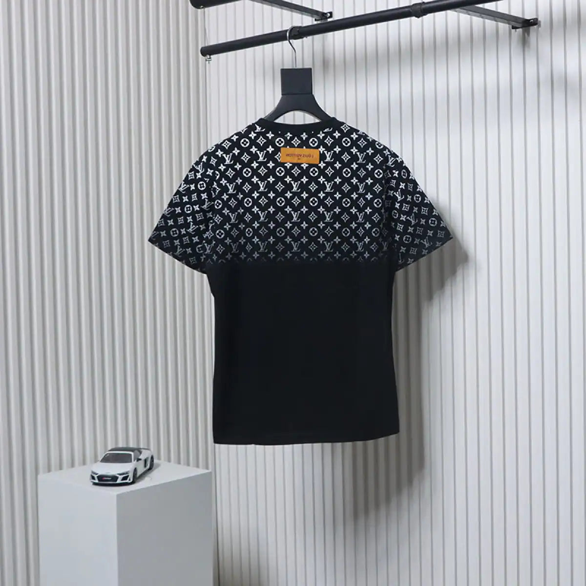 LOUIS VUITTON GRADIENT COTTON T-SHIRT BLACK/WHITE – LVTS188