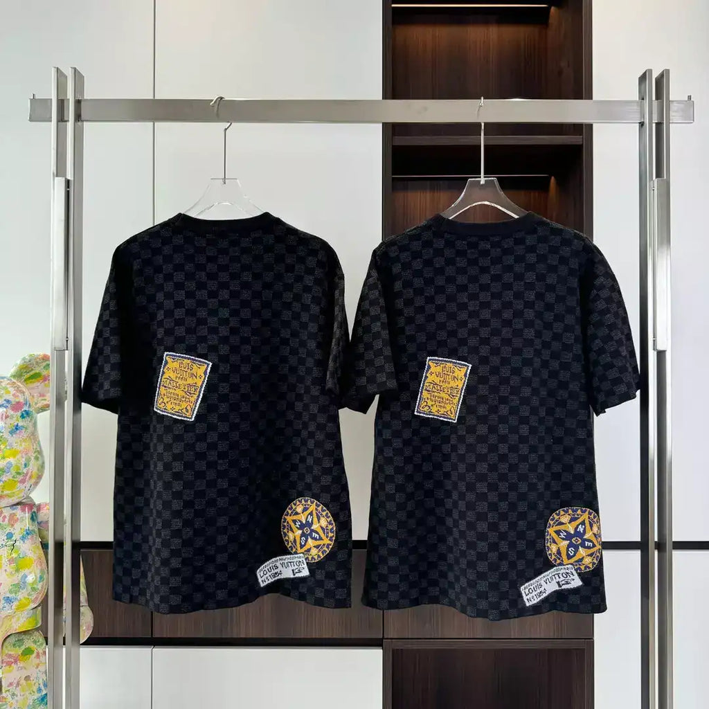 LV ART PRINTED DAMIER COTTON T-SHIRT IN BLACK – LVTS107
