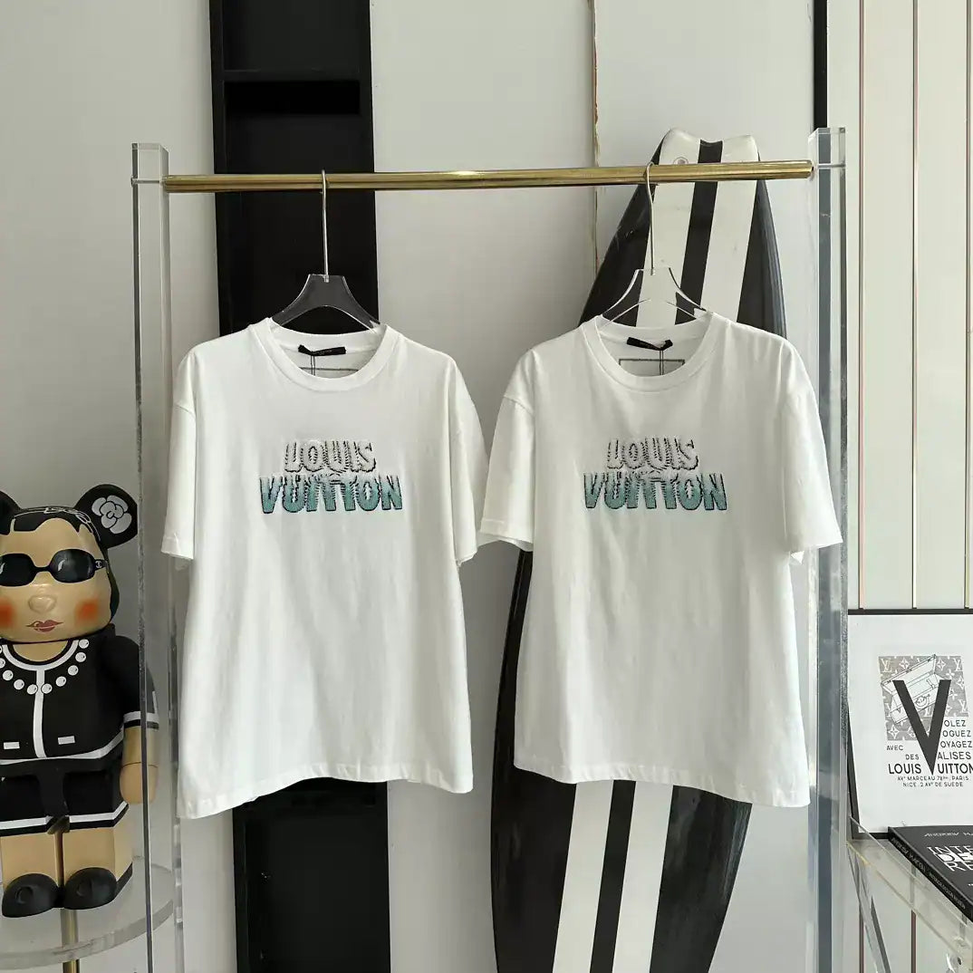 LV LOGO T-SHIRT IN WHITE – LVTS112
