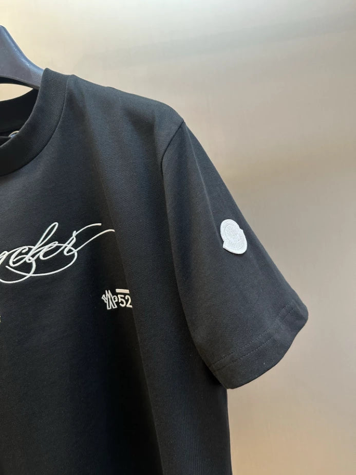 MONCLER BLACK EMBROIDERED CURSIVE LOGO COTTON T-SHIRT – MCT031
