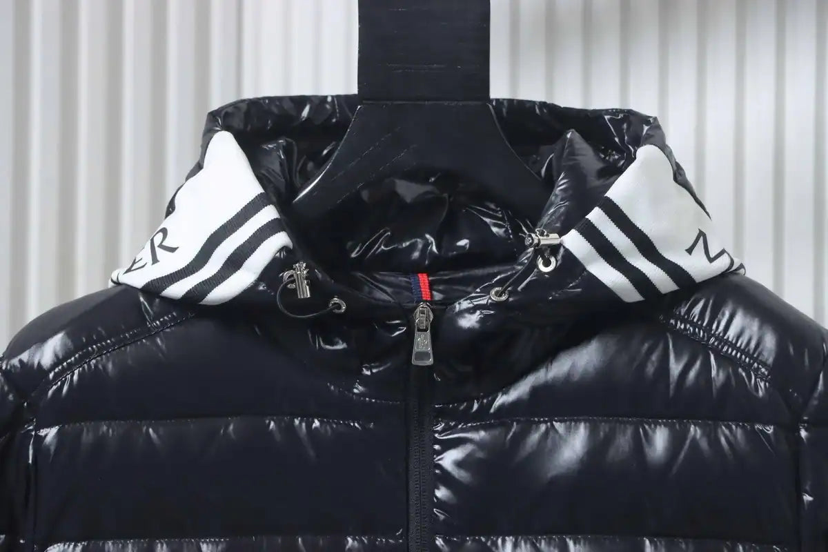 Moncler Cornour Down Jacket Black – MC182