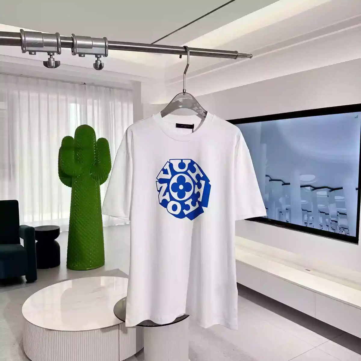 PRINTED SIGNATURE T-SHIRT IN WHITE – LVTS099