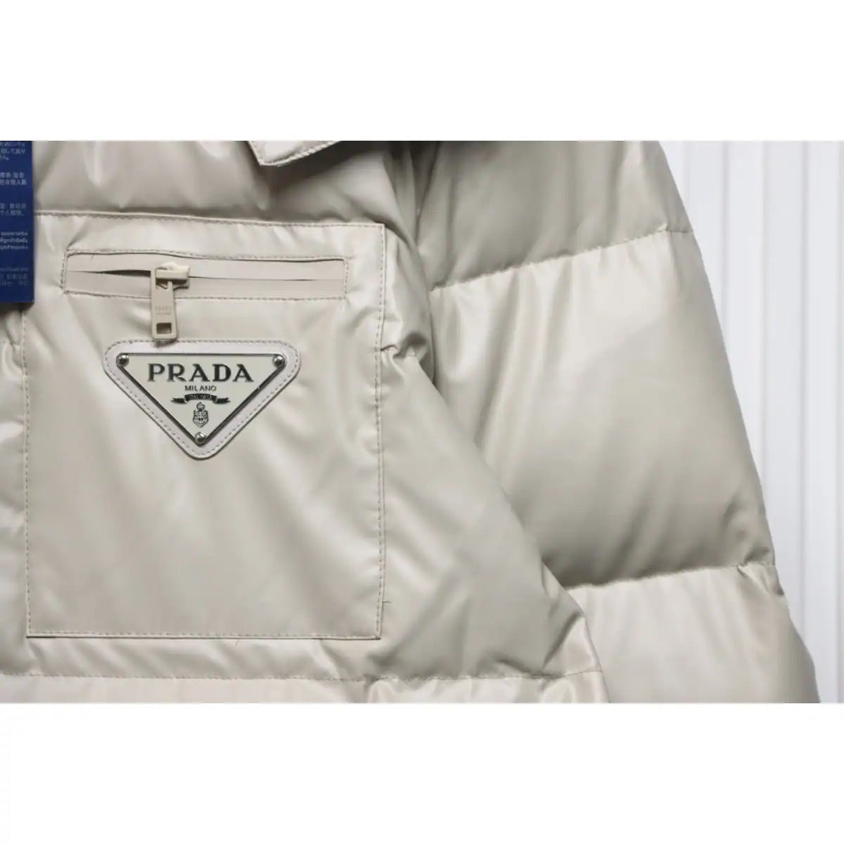 Prada 21fw Classic Triangle Logo Detachable Down Jacket White – PC015