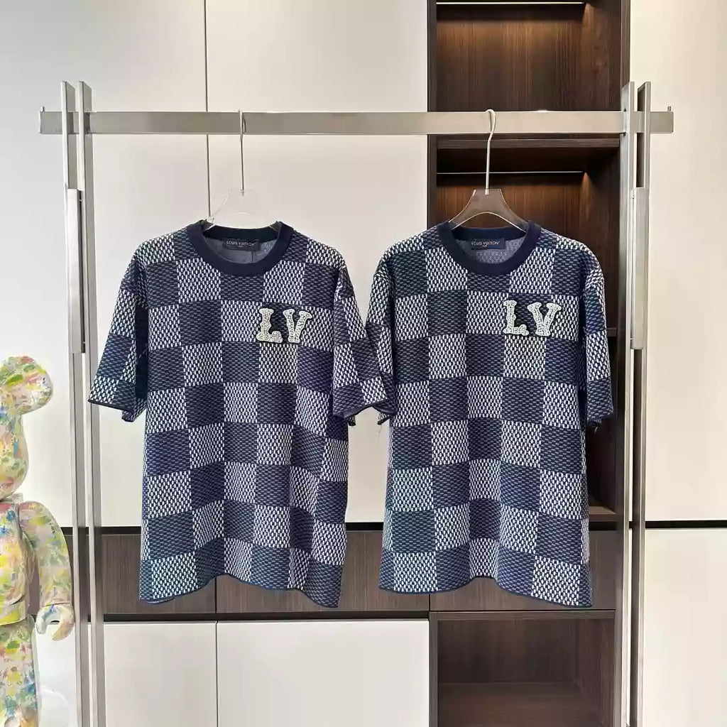 SHORT SLEEVED COTTON DAMIER CREWNECK WITH CRYSTAL LV PATCH  – LVTS130