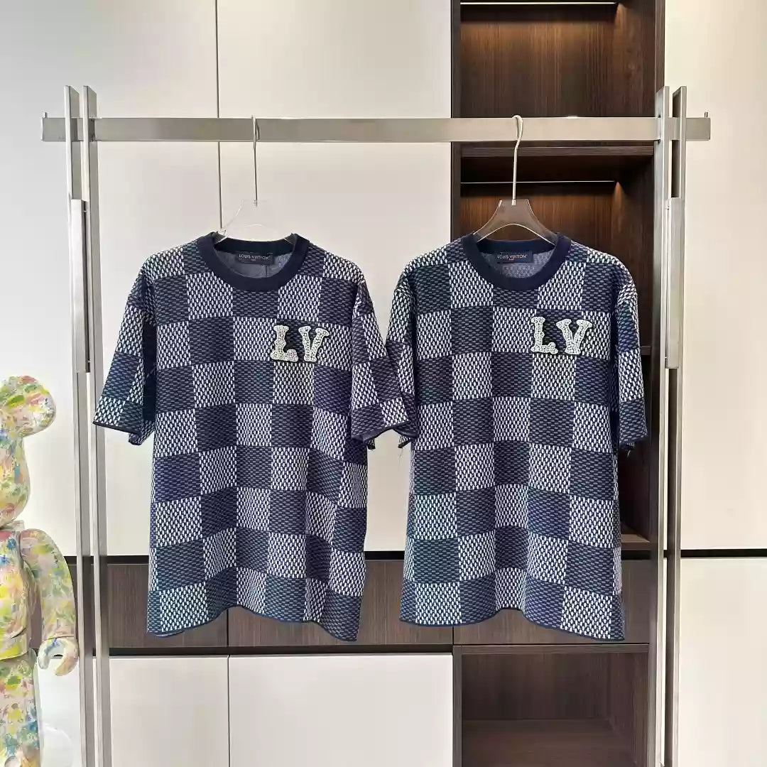SHORT SLEEVED COTTON DAMIER CREWNECK WITH CRYSTAL LV PATCH  – LVTS130
