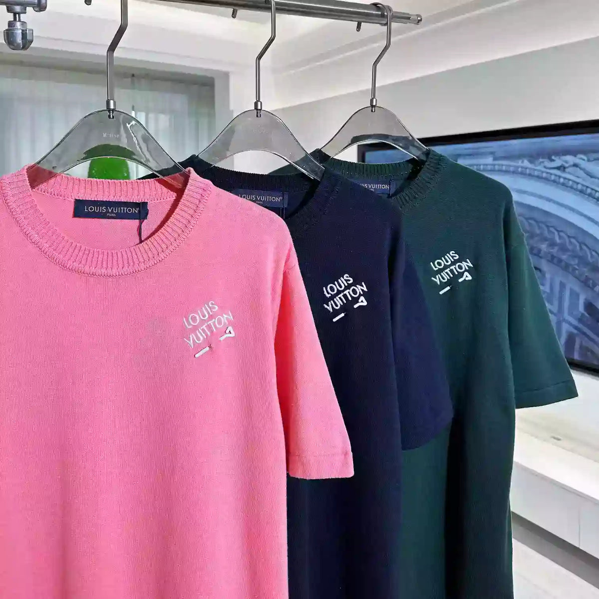 SIGNATURE SHORT-SLEEVED COTTON CREWNECK IN PINK – LVTS115