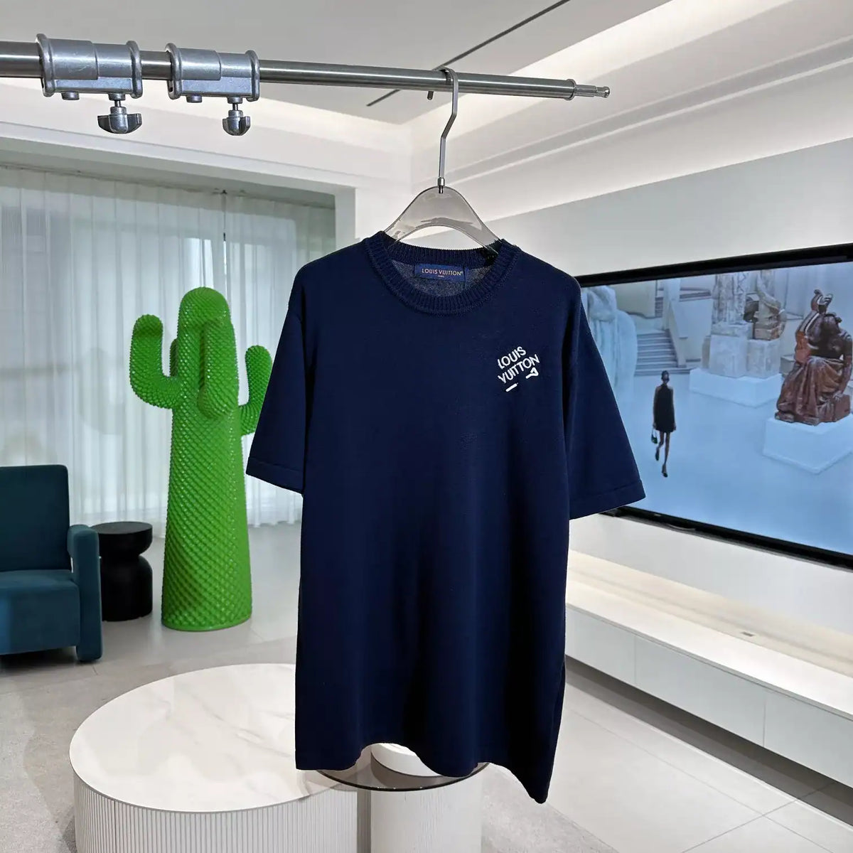 SIGNATURE SHORT-SLEEVED COTTON CREWNECK IN BLUE – LVTS113