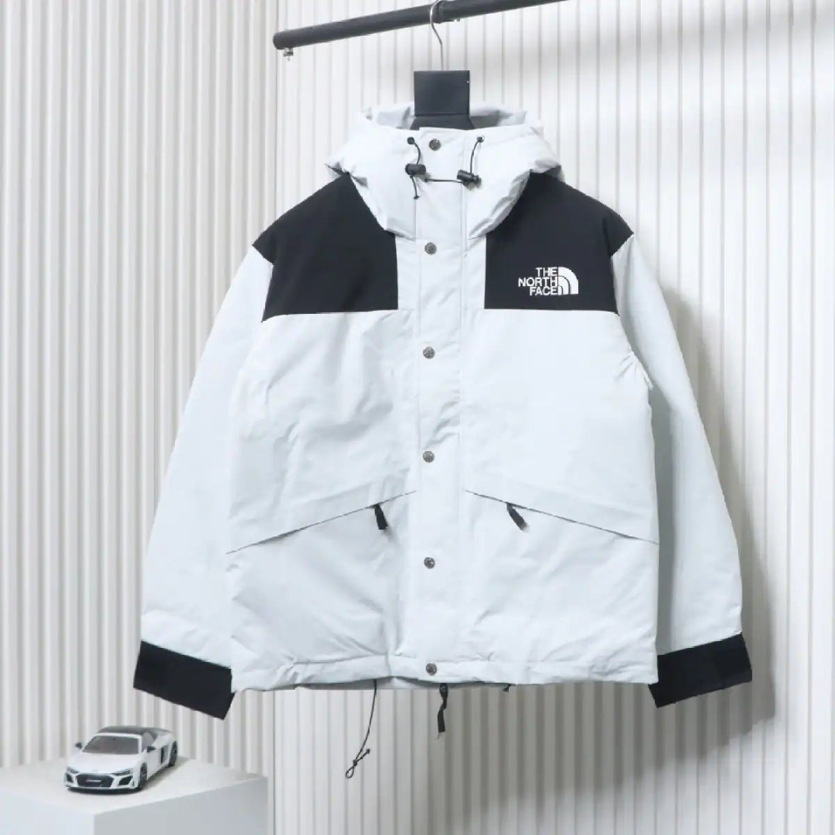 The North Face 1986 Classic Thin Down Jacket Black and White – TNC002