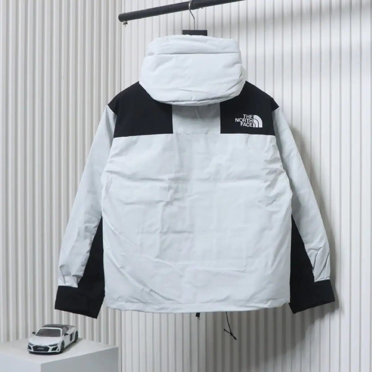 The North Face 1986 Classic Thin Down Jacket Black and White – TNC002