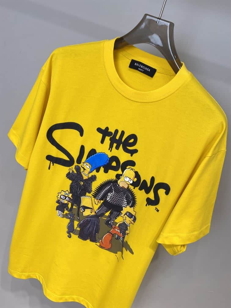 BALENCIAGA MEN’S THE SIMPSONS TM 20TH TELEVISION T-SHIRT OVERSIZED IN YELLOW – BAS007