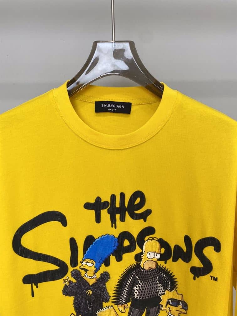 BALENCIAGA MEN’S THE SIMPSONS TM 20TH TELEVISION T-SHIRT OVERSIZED IN YELLOW – BAS007