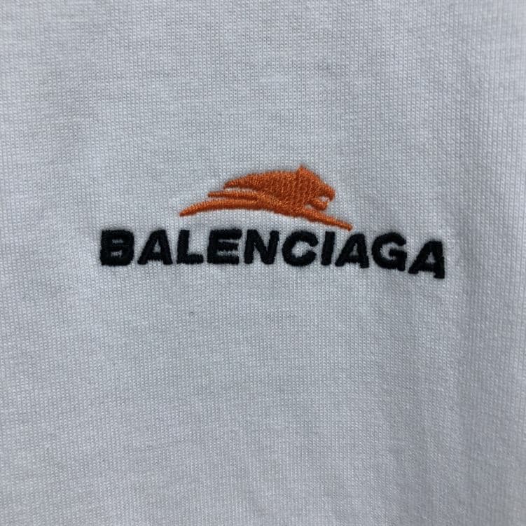 BALENCIAGA MEN’S YEAR OF THE TIGER T-SHIRT MEDIUM FIT IN WHITE – BAS001