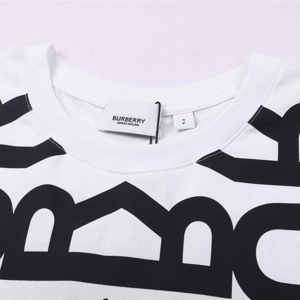 BURBERRY LOGO PRINT COTTON OVERSIZED T-SHIRT IN WHITE – BRS004