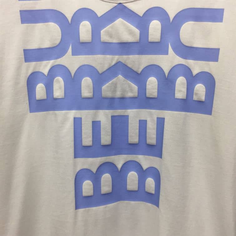 BURBERRY LOGO PRINT COTTON OVERSIZED T-SHIRT IN WHITE/BLUE – BRS005