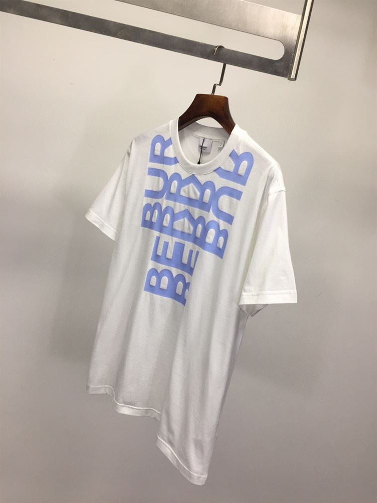 BURBERRY LOGO PRINT COTTON OVERSIZED T-SHIRT IN WHITE/BLUE – BRS005