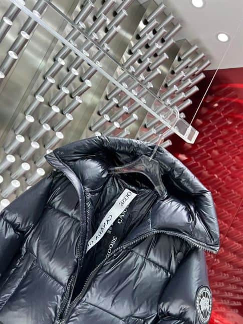 CANADA GOOSE CROFTON PUFFER BLACK LABEL – CN26
