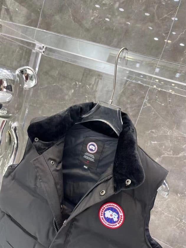 CANADA GOOSE FREESTYLE QUILTED ARTIC-TECH GILET – CN11