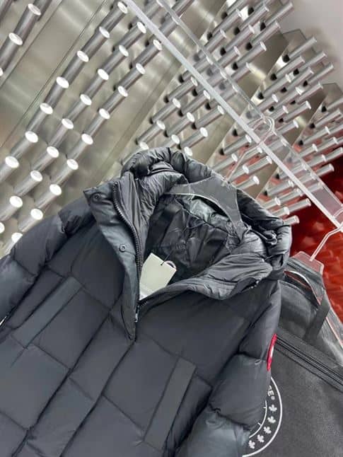 CANADA GOOSE LONG PUFFER COAT – CN22