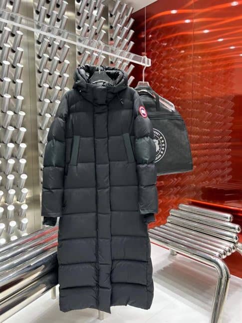 CANADA GOOSE LONG PUFFER COAT – CN22